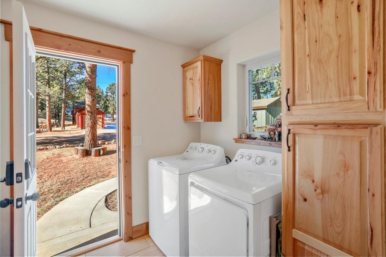 Black Bear Cabin With Hot Tub Woodland Park Exterior foto