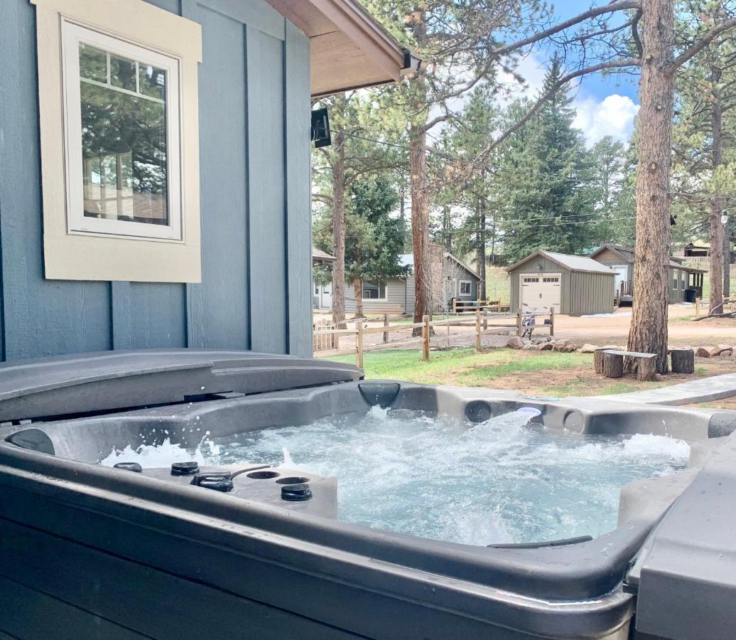 Black Bear Cabin With Hot Tub Woodland Park Exterior foto